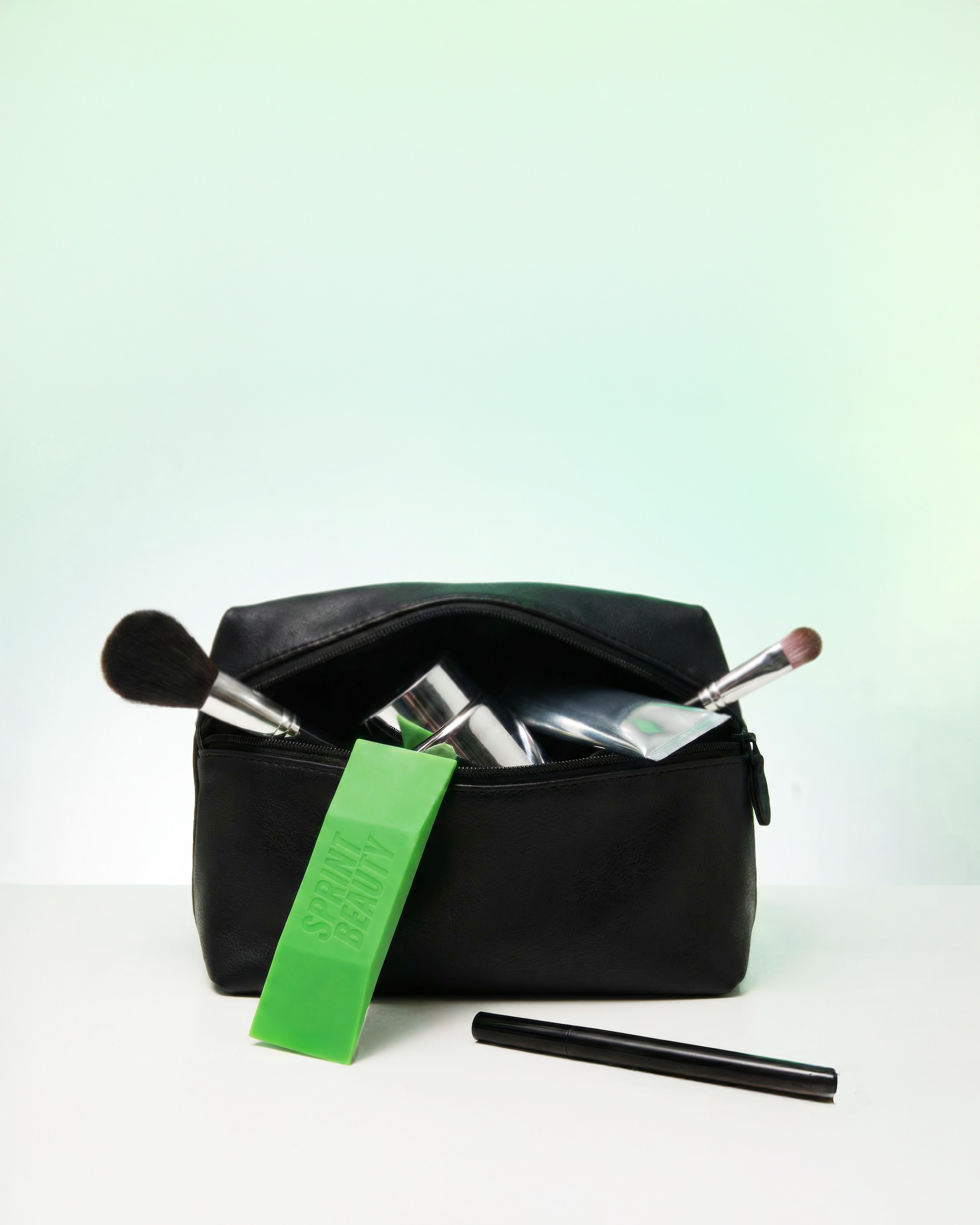 Precision eye make-up
in seconds.